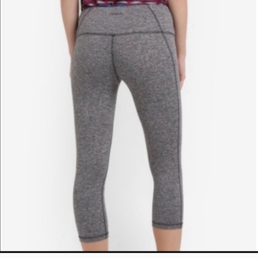 Patagonia women's heathered gray crop leggings